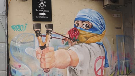 Graffiti-Wandgemälde-Im-Ukraine-Krieg,-Straßenkunst,-Die-Das-Ende-Der-Russischen-Invasion-Unterstützt