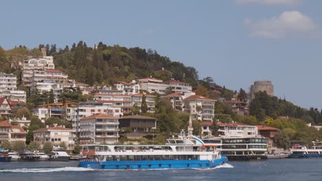 Bosphorus-Ferry-cruise-boat-shoreline-of-wealthy-residential-district