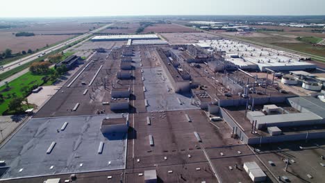 Großes-Dach-Der-Fabrik-In-Den-USA