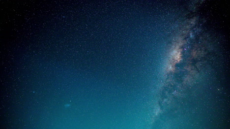 Time-lapse-of-the-milkyway-turning-in-a-clear-sky