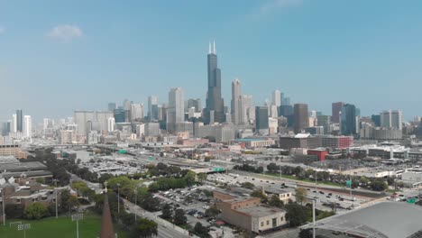Drohnen-Skyline-Von-Chicago,-Von-Der-Südseite-Der-Stadt-Aus-Gesehen,-An-Einem-Schönen-Sonnigen-Tag