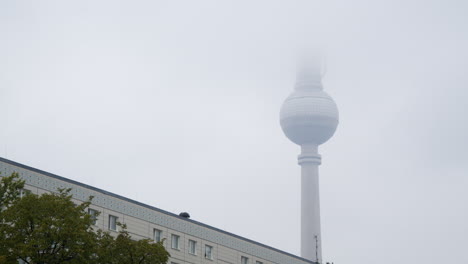 Berlin-Fernsehturm-Timelapse-during-Misty-Day-in-Capital-of-Germany