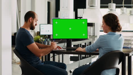 Startup-team-looking-at-pc-greenscreen