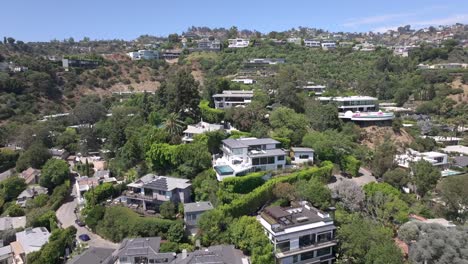 Drone-Shot-of-Famous-The-Bird-Streets-Neighborhood,-Los-Angeles-USA,-Homes-of-Rich-and-Famous