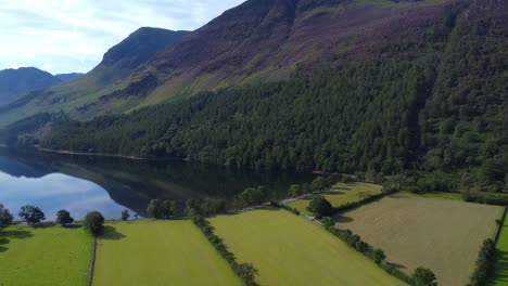 Aerial-drone-video-in-4K-of-a-beautiful-landscape-with-a-lake,-mountain-and-forest---taken-at-Buttermere,-Lake-District-National-Park