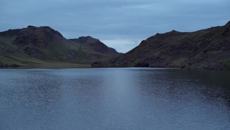 Calm-beautiful-weather-took-over-Icelandic-nature,-blue-hour-in-highlands