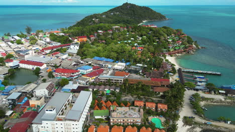 Luftaufnahmen-über-Haad-Rin,-Insel-Ko-Pha-ngan,-Thailand