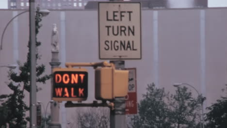 Crosswalk-Sign-at-Pedestrian-Intersection-in-New-York-City-with-Red-Don't-Walk