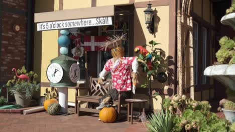 Solvang,-a-city-in-southern-California's-Santa-Ynez-Valley-with-Danish-style-architecture-at-Halloween-time