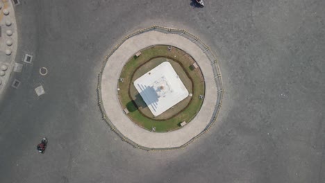 Tugu-monument-in-Yogyakarta-with-street-traffic,-aerial-top-down-view