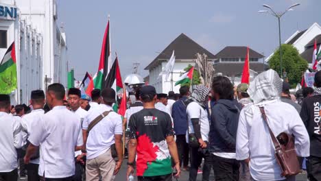 People-rally-for-Palestine-in-Yogyakarta,-slow-motion-view