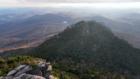 Luftaufnahme-Von-Felsvorsprüngen,-Grandfather-Mountain,-North-Carolina,-In-Der-Nähe-Von-Boone,-North-Carolina,-North-Carolina
