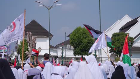 People-make-demonstration-for-Palestine-in-Indonesia,-static-view