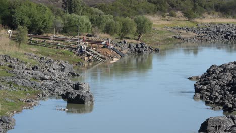 Bewässerungswasser-Wird-Aus-Dem-Orange-River-In-Karoo,-Südafrika,-Gepumpt