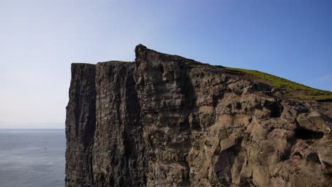 Static-shot-of-Traelanipa-Cliff-with-some-seagulls-flying-around