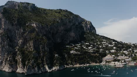 Wide-aerial-view-of-Capri,-Italy's-beautiful-shoreline