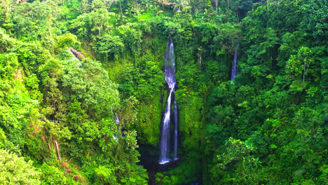 Breathtaking-Fiji-waterfalls-cascading-in-green-lush-rainforest-gorge