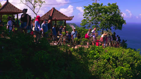 Tourists-standing-on-cliff-path-in-Nusa-Penida-and-taking-pictures