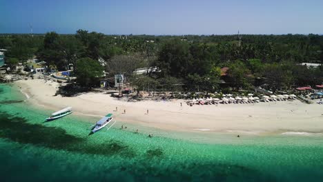 Luftaufnahme-Von-Gili-Air-Beach-South,-Der-Idyllischen-Insel-Gili-Air-In-Indonesien,-Einem-Wahren-Tropischen-Paradies,-Das-Die-Essenz-Des-Ruhigen-Insellebens-Einfängt