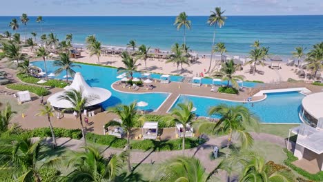 Piscina-Del-Complejo-Nickelodeon-Seafront-Resort-En-Punta-Cana,-República-Dominicana