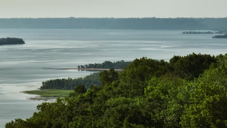 Panorama-Of-Mississippi-River-In-The-Early-Morning-From-Lush-Forest-In-Frontenac-State-Park-In-Minnesota,-USA