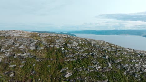 Coastal-Mountainscape-Between-Hasselvika-And-Rissa-In-Blaheia,-Norway