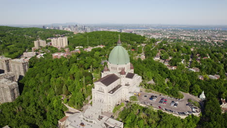 Aerial-view-backwards-away-from-the-Saint-Joseph's-Oratory-in-sunny-Montreal