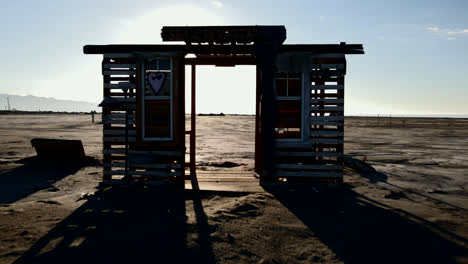 Blick-Auf-Die-Veranda-Am-Bombay-Beach-In-Salton-Sea,-Kalifornien