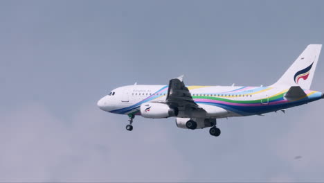 Bangkok-Airways-Se-Prepara-Para-Aterrizar-En-El-Aeropuerto-De-Suvarnabhumi,-Tailandia