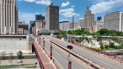 Wabasha-Street-Bridge-over-the-Mississippi-River-in-downtown-Saint-Paul,-Minnesota