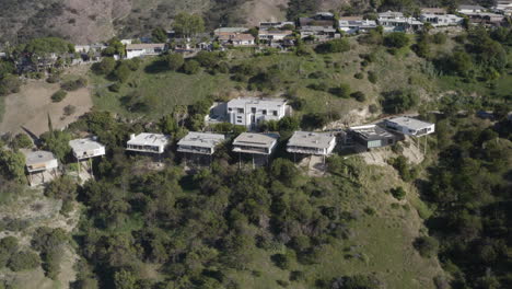 4K-drone-shot-of-houses-off-of-Beverly-Glen-Boulevard-in-Sherman-Oaks-California
