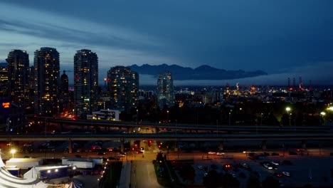 Drohnenaufnahme-Der-Skyline-Von-Vancouver,-Kanada-–-Goldy