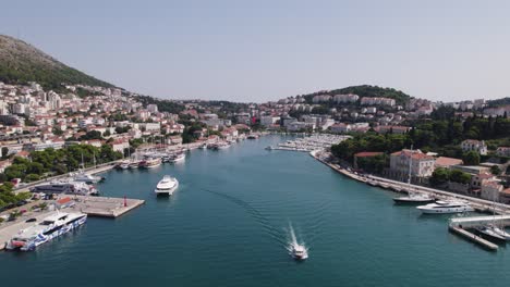Aerial-Panoramic-view-of-Dubrovnik-port,-Croatia-with-boats-and-cityscape