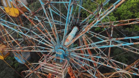 Close-up-shot-of-old-abandoned-ferris-wheel-at-Hanoi-Vietnam,-aerial