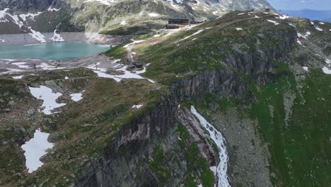El-Invierno-Ha-Llegado-A-Una-Hermosa-Cordillera-Y-Cascada-Austriacas.