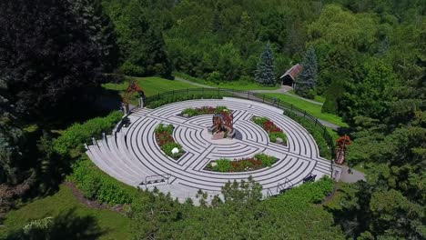 Hermosos-Jardines-Botánicos-En-El-Parque-Central-De-Cullen-En-La-Ciudad-De-Whitby,-Canadá