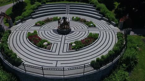 Pull-Out-Aerial-Drone-Over-Cullen-Central-Park-Gardens-with-Monument-of-Remembrance-in-Whitby,-Canada