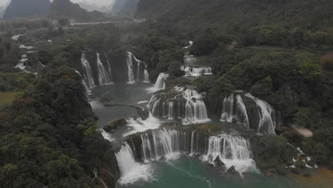 Flying-towards-ban-gioc-waterfall-at-Cao-bang-Vietnam,-aerial