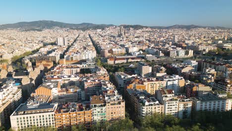Feste-Luftaufnahme-über-Dem-Ciutadella-Park,-Barcelona,-Spanien