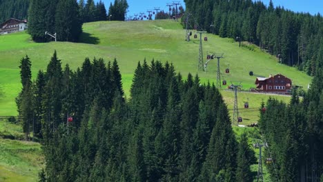 Busy-cable-lift-system-at-Wagrainis-Grafenberg