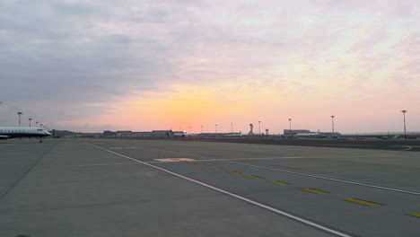 Neuer-Flughafen-Istanbul-Mit-Statischem-Sonnenuntergangshimmel
