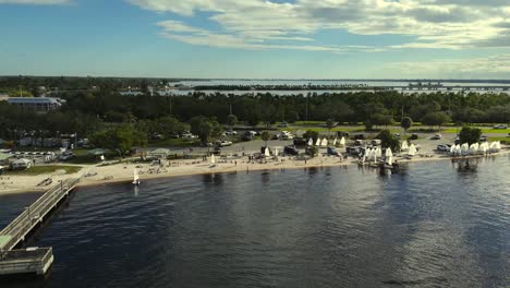 Pan-view-of-Regatta-in-Ft-Myers-Florida