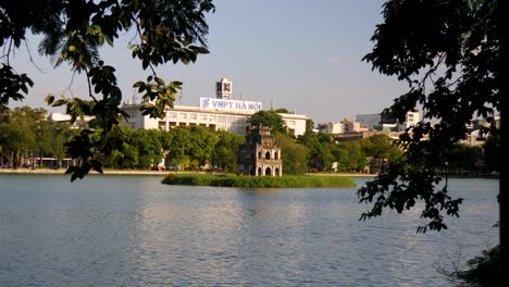 Die-Stadt-Hanoi-Mit-Ihren-Wunderschönen-Seen,-Tempeln-Und-Vielem-Mehr