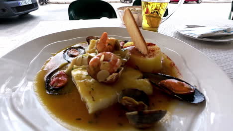 Delicious-sea-food-in-local-restaurant-in-Spanish-city,-slow-motion
