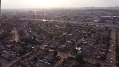 Drohnenvideo-Der-Vorortgemeinde-Mbare-Mit-Hoher-Bevölkerungsdichte-In-Harare,-Simbabwe