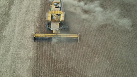 In-Wisconsin,-a-combine-cuts-and-collects-the-soybean-harvest