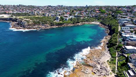 Drohne-Luftbild-Landschaft-Küste-Küstenvorland-Ansicht-Klippe-Strand-Meer-Badestelle-Wasser-Gordons-Bay-Clovelly-Beach-Coogee-Sydney-Reisen-Tourismus-Gehäuse-Wohnungen-4k-NSW-Australien