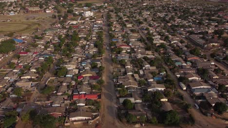 Vídeo-De-Drones-Del-Municipio-Suburbano-De-Alta-Densidad-De-Mbare-En-Harare,-Zimbabwe