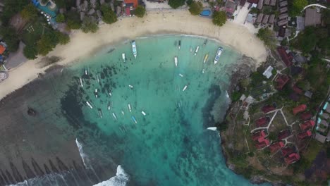 Aerial-4K-Drone-Footage:-Tranquil-Mushroom-Bay-Beach,-Nusa-Lembongan,-Bali
