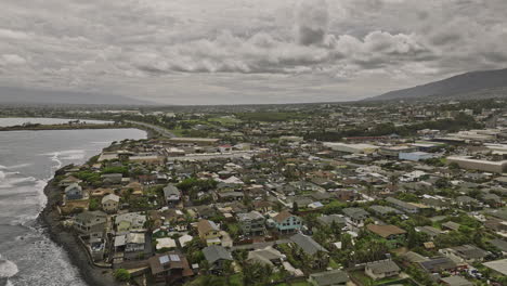 Kahului-Maui-Hawaii-Vuelo-Aéreo-V3-Con-Drones-Sobre-Los-Vecindarios-De-Wailuku-Y-Paukukalo-Que-Capturan-Casas-Residenciales-Junto-Al-Mar,-Paisajes-Urbanos-Costeros-Y-El-Parque-Keopuolani---Filmado-Con-Mavic-3-Cine---Diciembre-De-2022